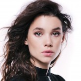 Astrid Berges Frisbey Verge Jeff Vespa